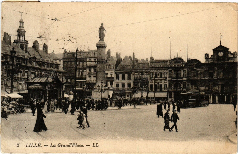 Carte postale ancienne Lille - La Grand'Place à Lille
