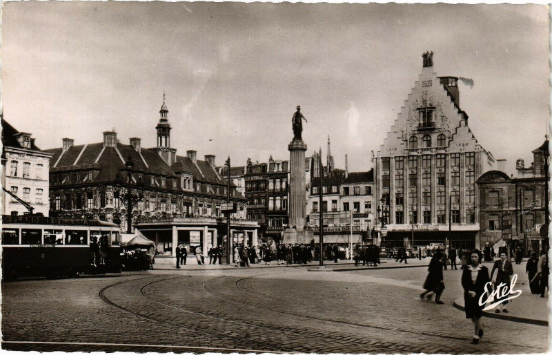 Carte postale ancienne Lille - La Grand'Place à Lille