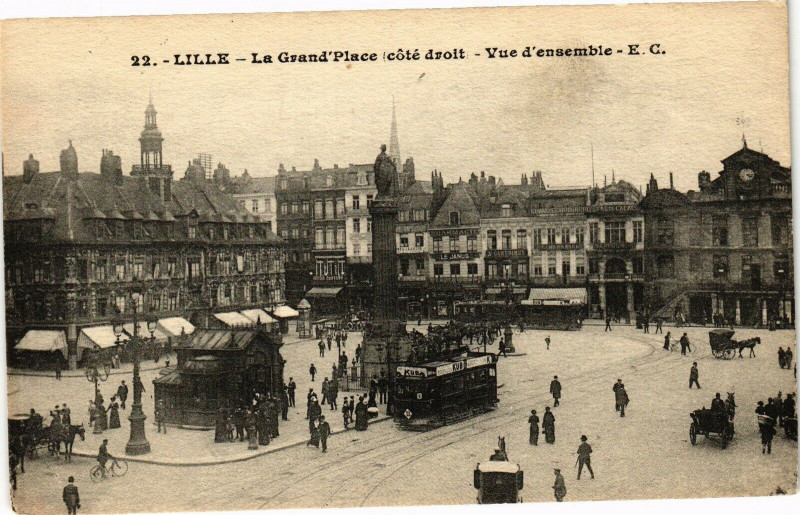 Carte postale ancienne Lille - La Grand'Place (cote droit - Vue d'ensemble) à Lille