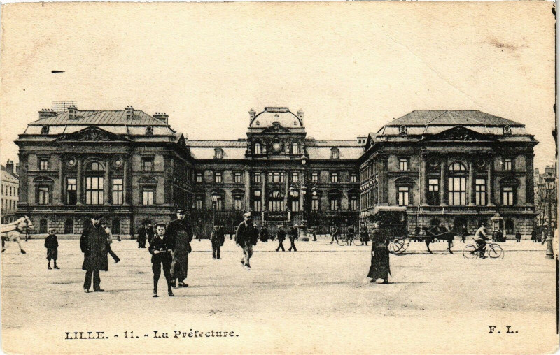 Carte postale ancienne Lille - La Prefecture à Lille