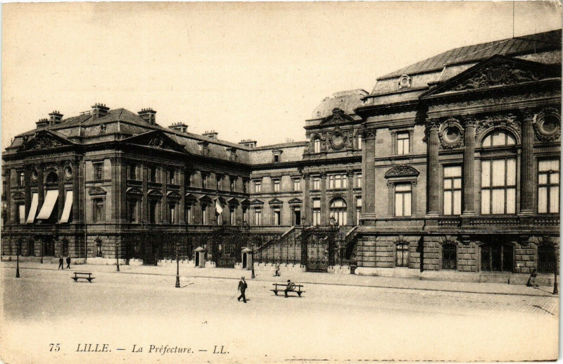 Carte postale ancienne Lille - La Prefecture à Lille