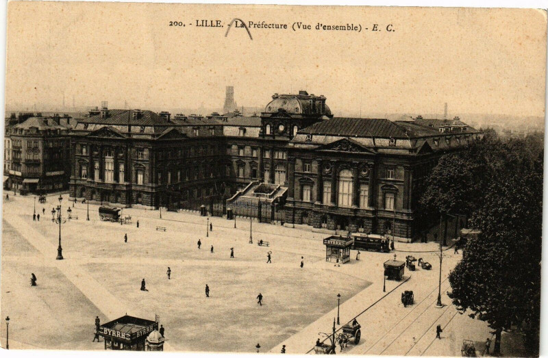 Carte postale ancienne Lille - La Prefecture (Vue d'ensemble) à Lille