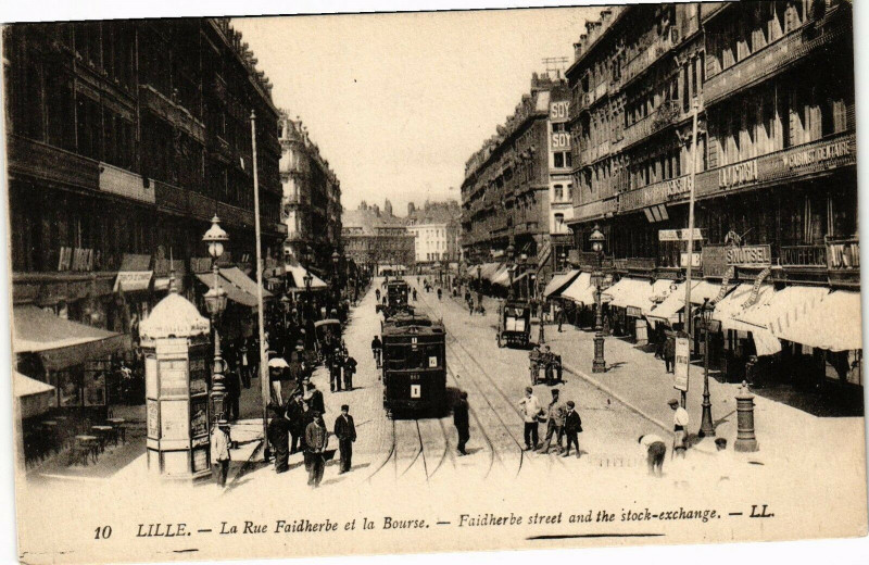 Carte postale ancienne Lille - La Rue Faidherbe et la Bourse - Faidherbe stréet and... à Lille