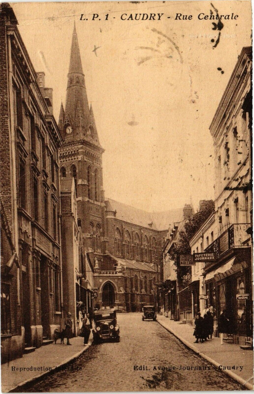 Carte postale ancienne Caudry - Rue centrale à Caudry
