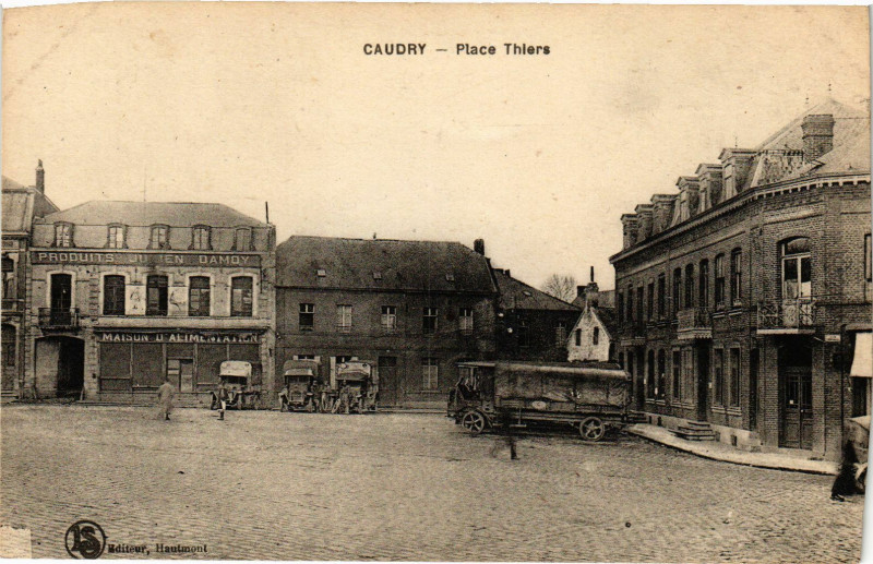 Carte postale ancienne Caudry - Place Thiers à Caudry