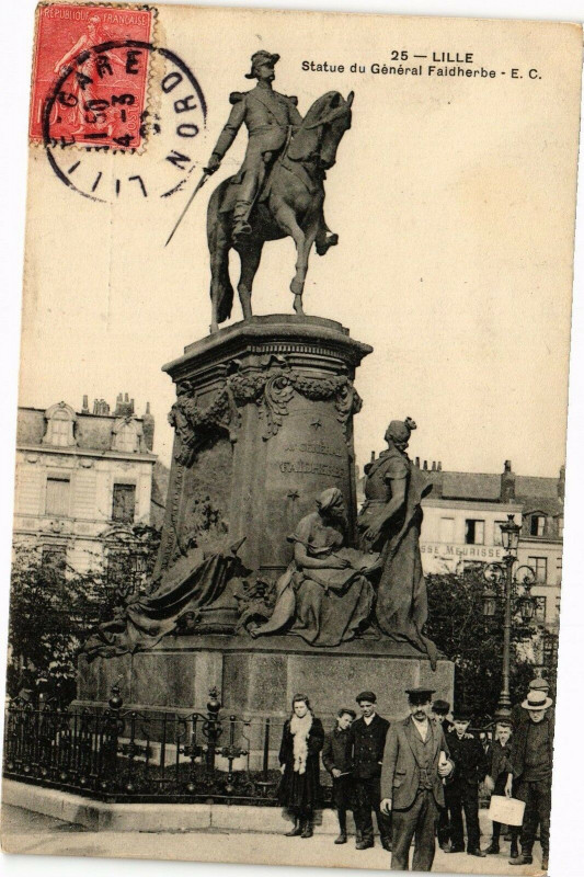 Carte postale ancienne Lille - Statue du général Faidherbe à Lille