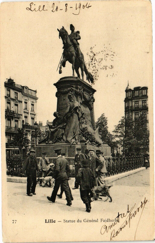 Carte postale ancienne Lille - Statue du général Faidherbe à Lille