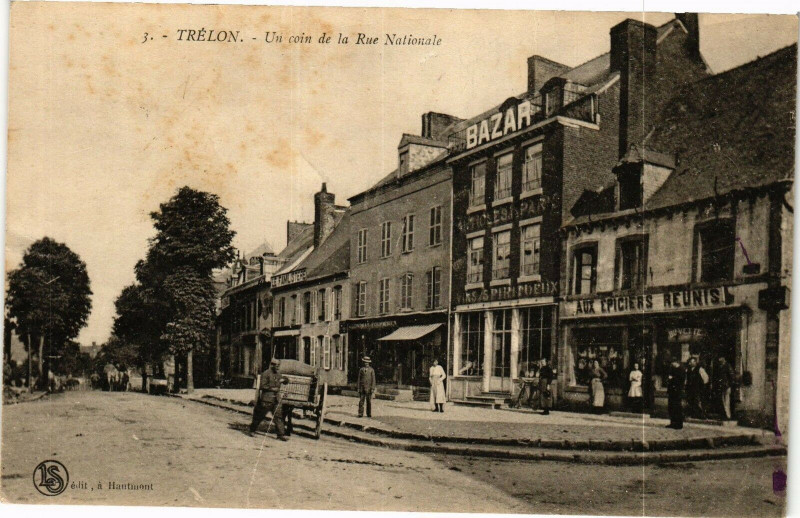 Carte postale ancienne Trelon - Un coin de la rue nationale à Trélon