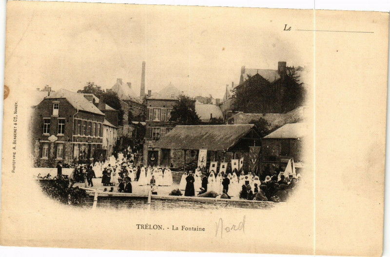 Carte postale ancienne Trelon - La fontaine à Trélon