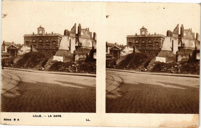 Carte postale ancienne Lille - La Gare à Lille