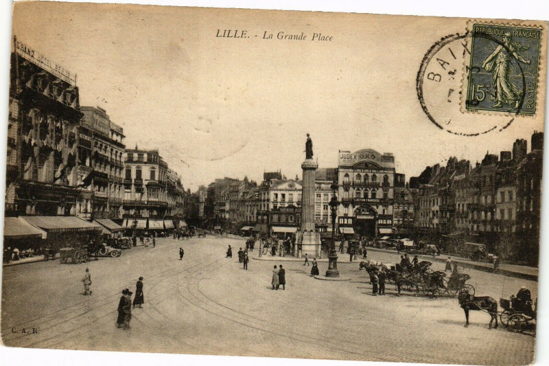 Carte postale ancienne Lille - La Grande Place à Lille