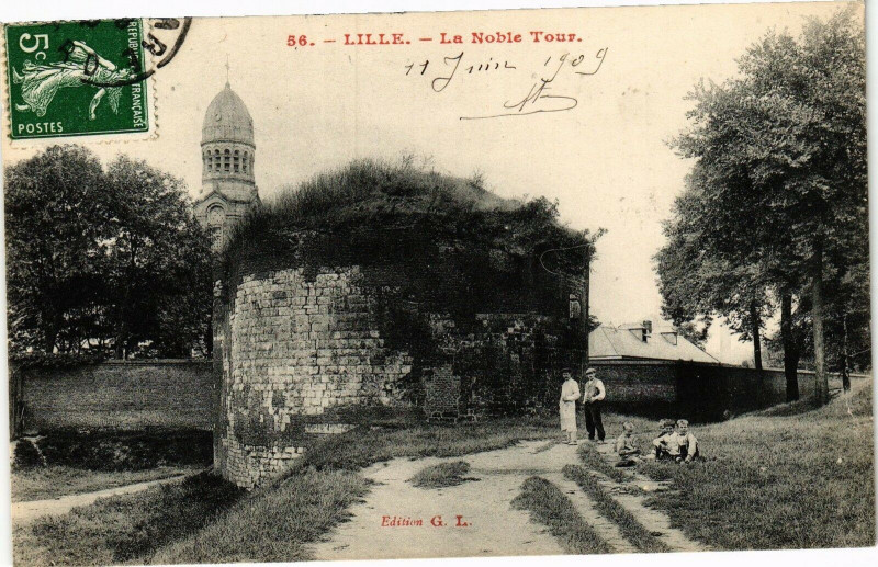 Carte postale ancienne Lille - La Noble Tour à Lille