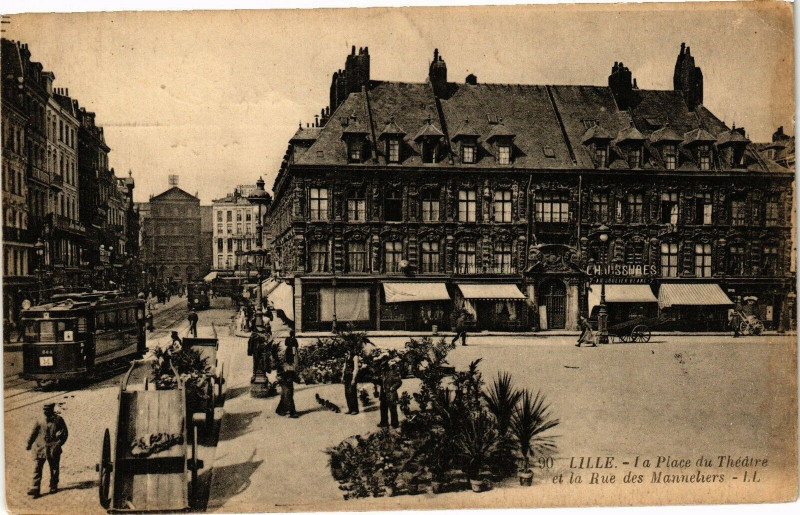 Carte postale ancienne Lille - La Place du Theatre et la Rue des Manneliers à Lille
