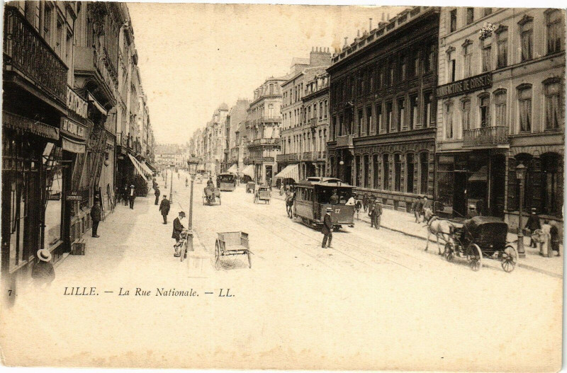 Carte postale ancienne Lille - La Rue Nationale à Lille