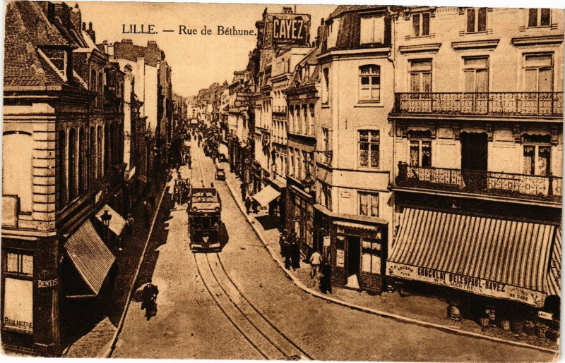 Carte postale ancienne Lille - Rue de Bethune à Lille