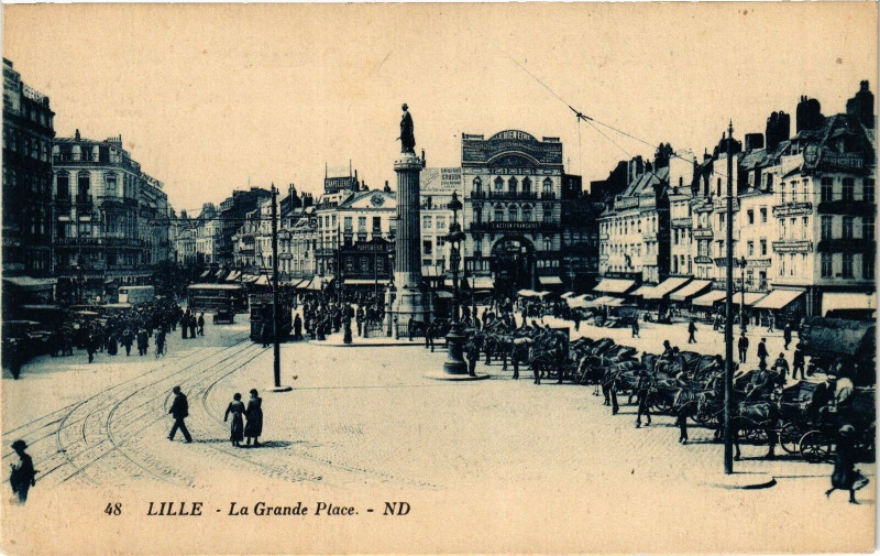 Carte postale ancienne Lille - La Grande Place à Lille