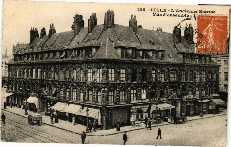 Carte postale ancienne Lille - L'Ancienne Bourse - Vue d'ensemble à Lille
