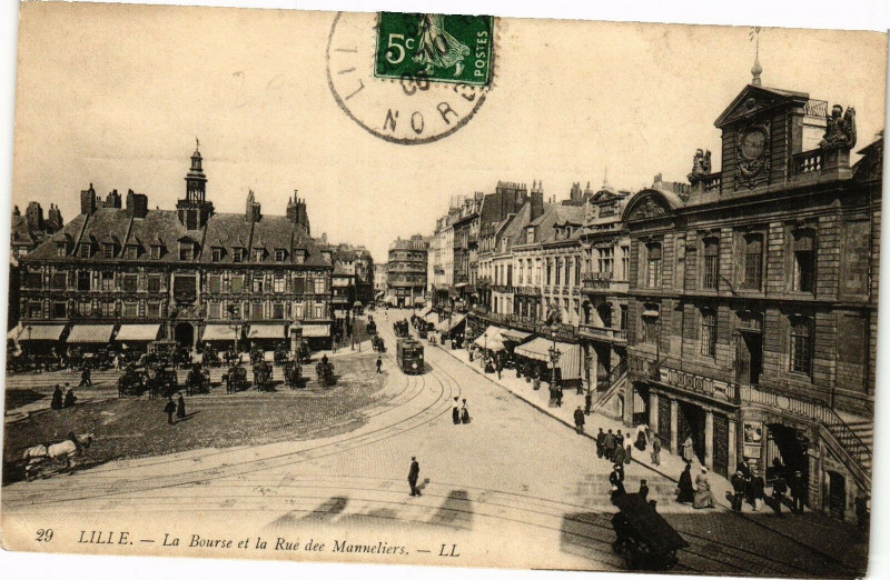 Carte postale ancienne Lille - La Bourse et la Rue dée Manneliers à Lille