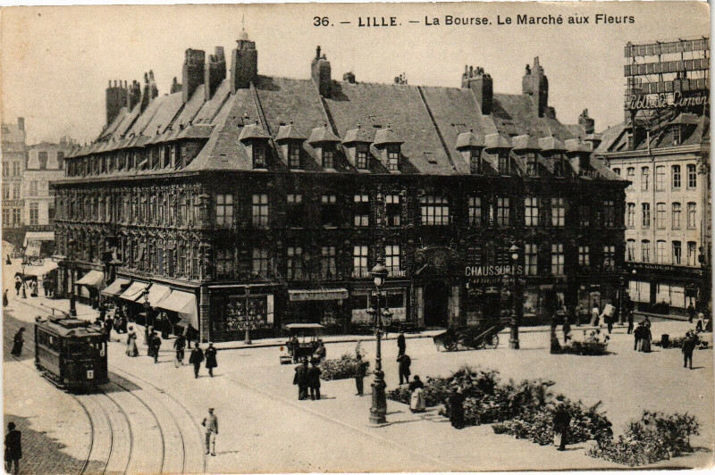 Carte postale ancienne Lille - La Bourse. La Marche aux Fleurs à Lille