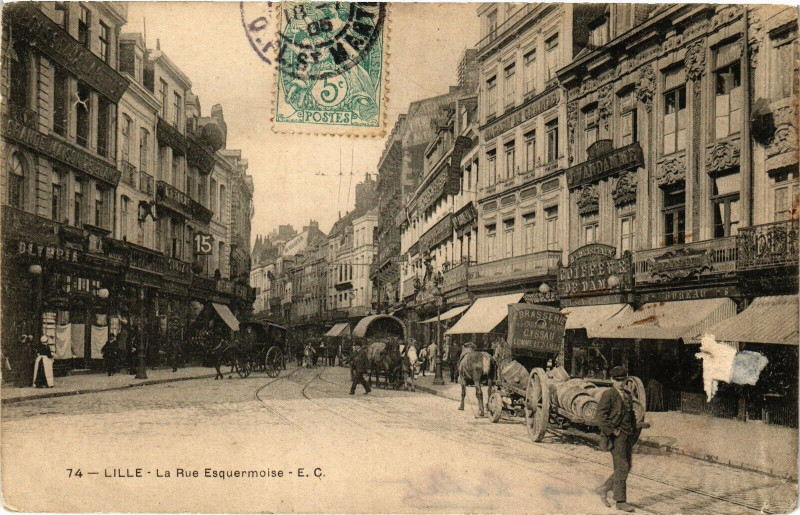 Carte postale ancienne Lille - La Rue Esquermoise à Lille