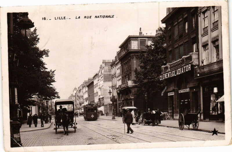 Carte postale ancienne Lille - La Rue Nationale à Lille
