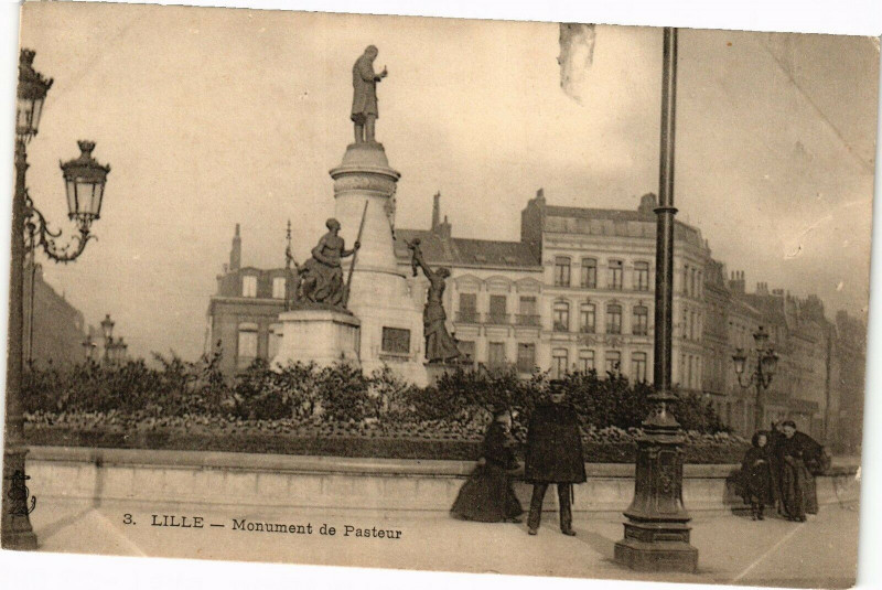 Carte postale ancienne Lille - Monuméent de Pasteur à Lille
