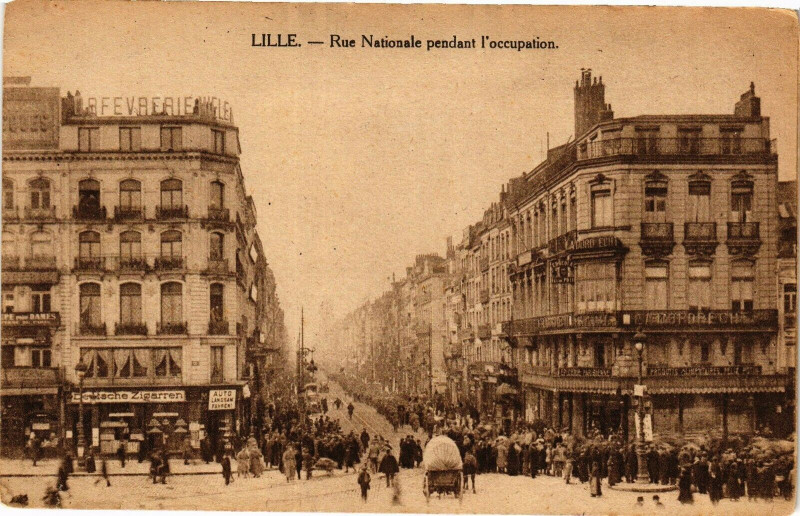 Carte postale ancienne Lille - Rue Nationale pendant l'occupation à Lille