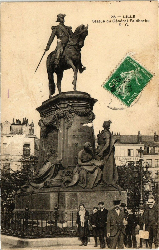 Carte postale ancienne Lille - Statue du général Faidherbe à Lille