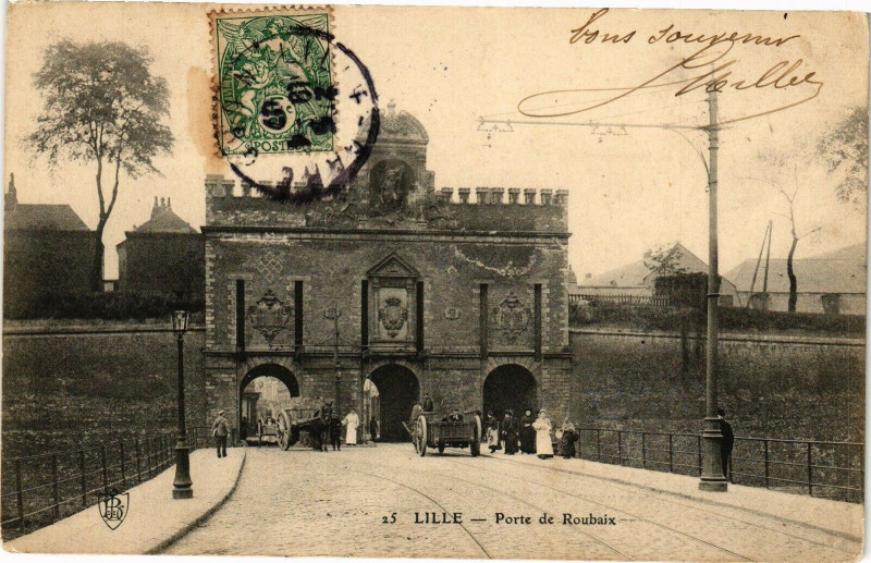 Carte postale ancienne Lille - Porte de Roubaix à Lille