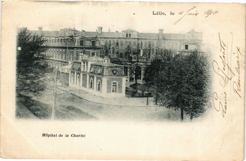 Carte postale ancienne Lille le Hopital de la Charite à Lille