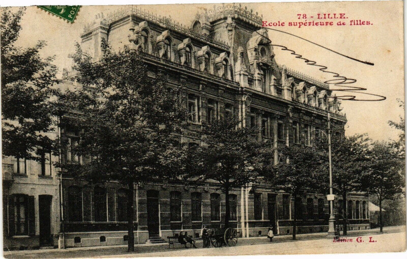 Carte postale ancienne Lille - Ecole superieure de filles à Lille
