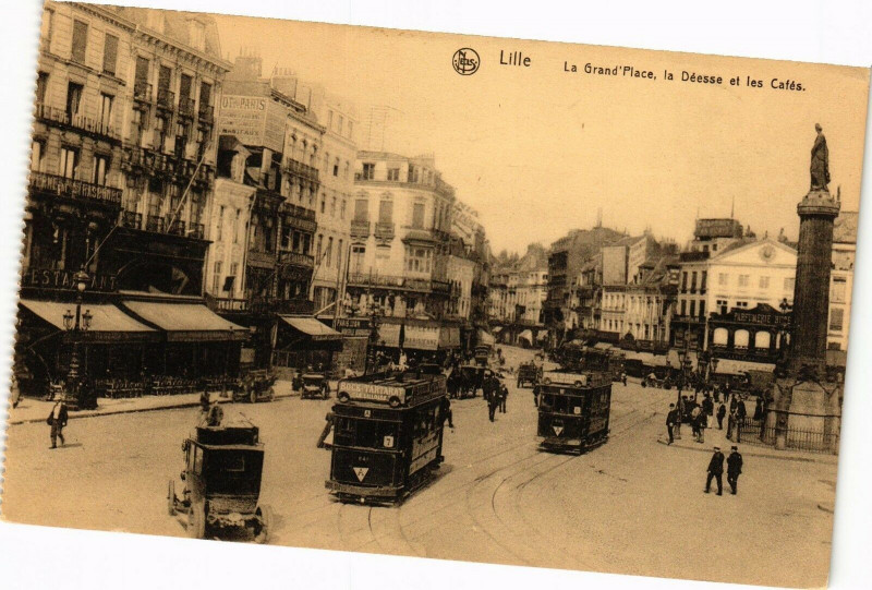 Carte postale ancienne Lille - La Grand'Place la Déesse et les Caffes à Lille