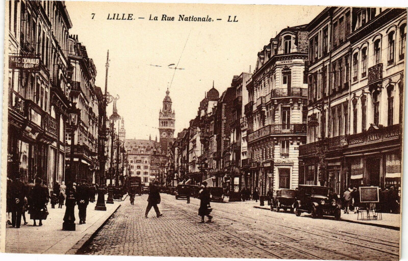 Carte postale ancienne Lille - La Rue Nationale à Lille