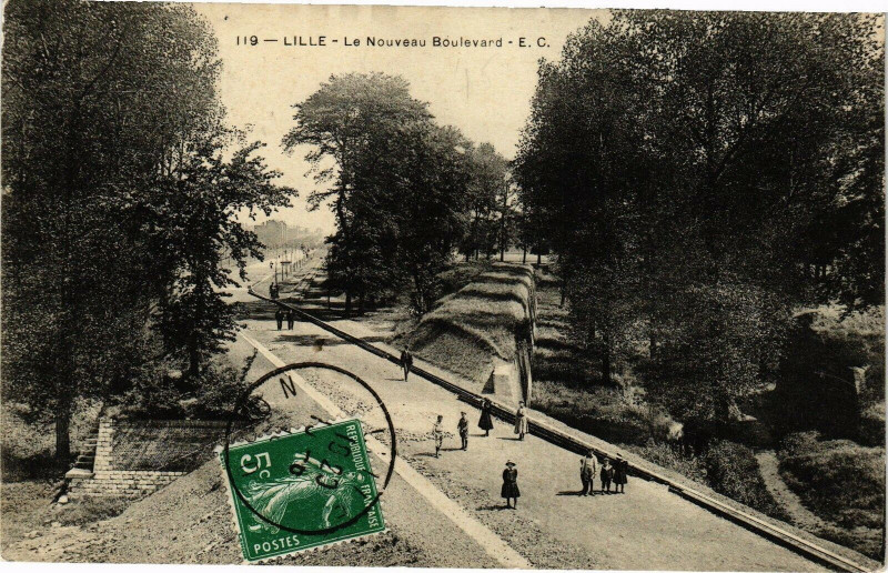 Carte postale ancienne Lille - Le Nouveau Boulevard à Lille