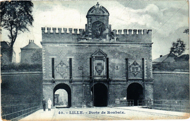 Carte postale ancienne Lille - Porte de Roubaix à Lille