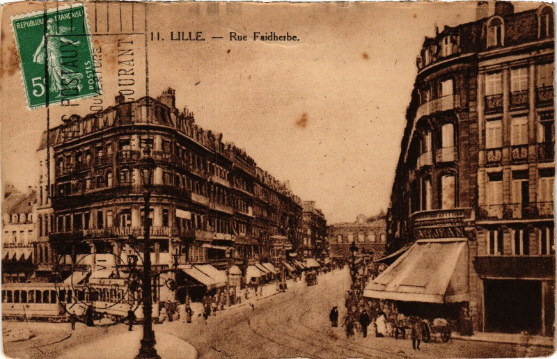 Carte postale ancienne Lille - Rue Faidherbe à Lille