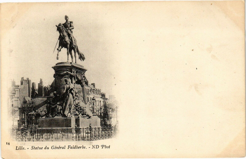Carte postale ancienne Lille - Statue du général Faidherbe à Lille