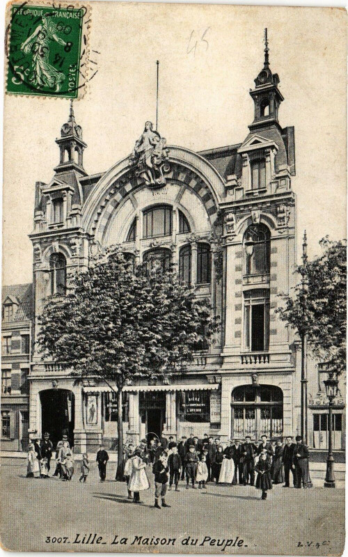 Carte postale ancienne Lille - La Maison du Peuple à Lille