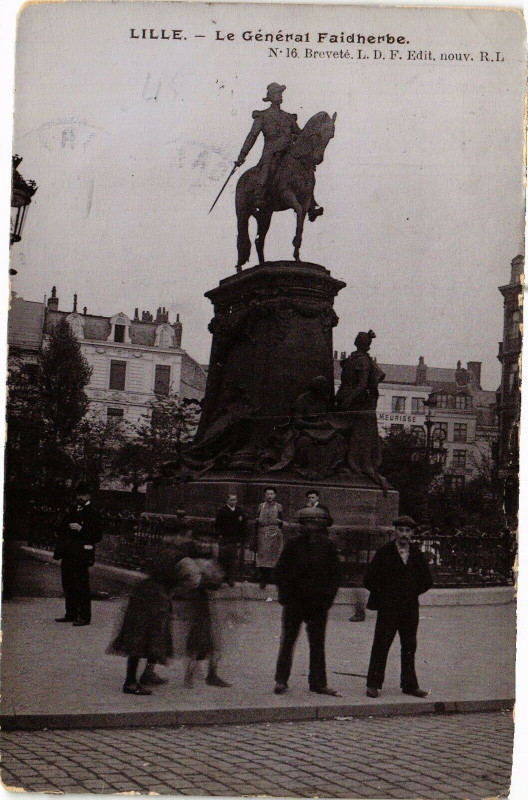 Carte postale ancienne Lille - Le général Faidherbe à Lille