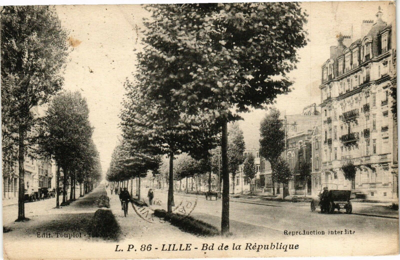 Carte postale ancienne Lille - Bd de la Republique à Lille