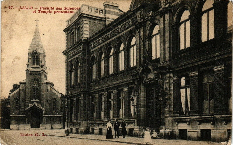 Carte postale ancienne Lille - Faculte des Sciences et Temple protestant à Lille