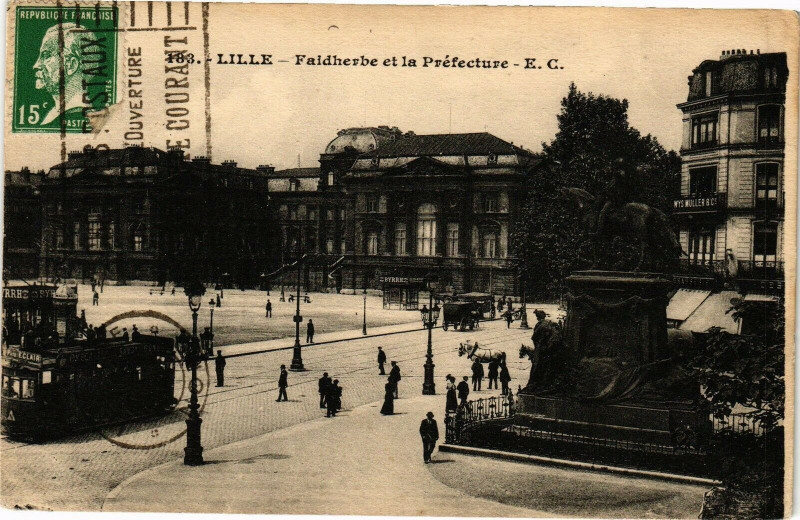 Carte postale ancienne Lille - Faidherbe et la Prefecture à Lille