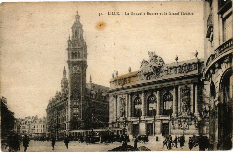 Carte postale ancienne Lille - La Nouvelle Bourse et le Grand Theatre à Lille