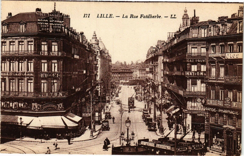 Carte postale ancienne Lille - La Rue Faidherbe à Lille