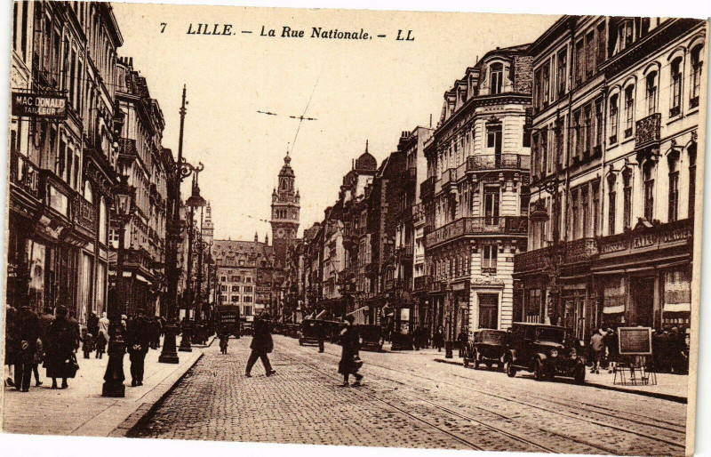 Carte postale ancienne Lille - La Rue Nationale à Lille