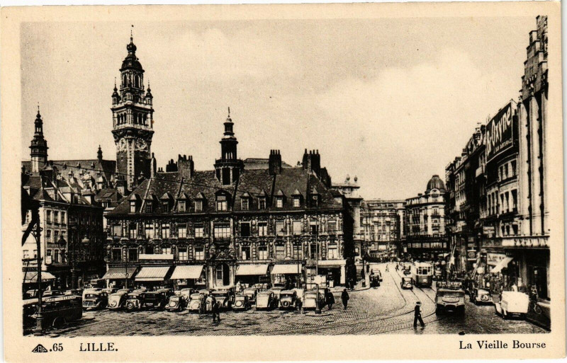 Carte postale ancienne Lille - La Vieille Bourse à Lille