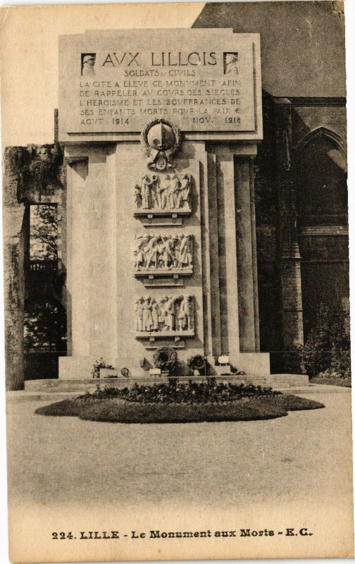 Carte postale ancienne Lille - Le Monument aux Morts à Lille