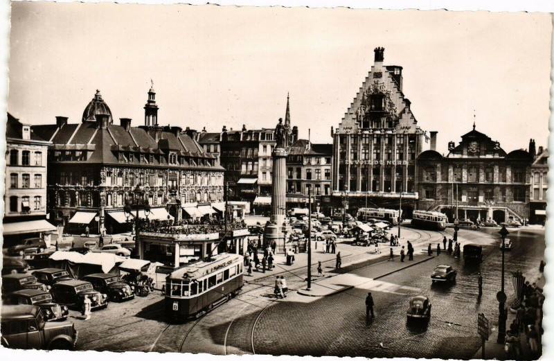 Carte postale ancienne Lille - Place du général de Gaulle à Lille