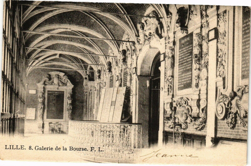 Carte postale ancienne Lille - Galerie de la Bourse à Lille