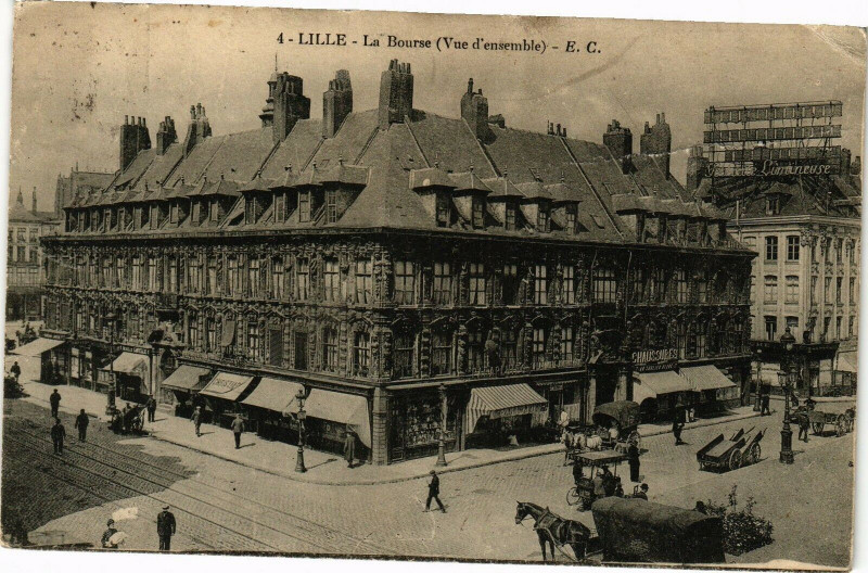 Carte postale ancienne Lille - La Bourse (Vue d'ensemble) à Lille